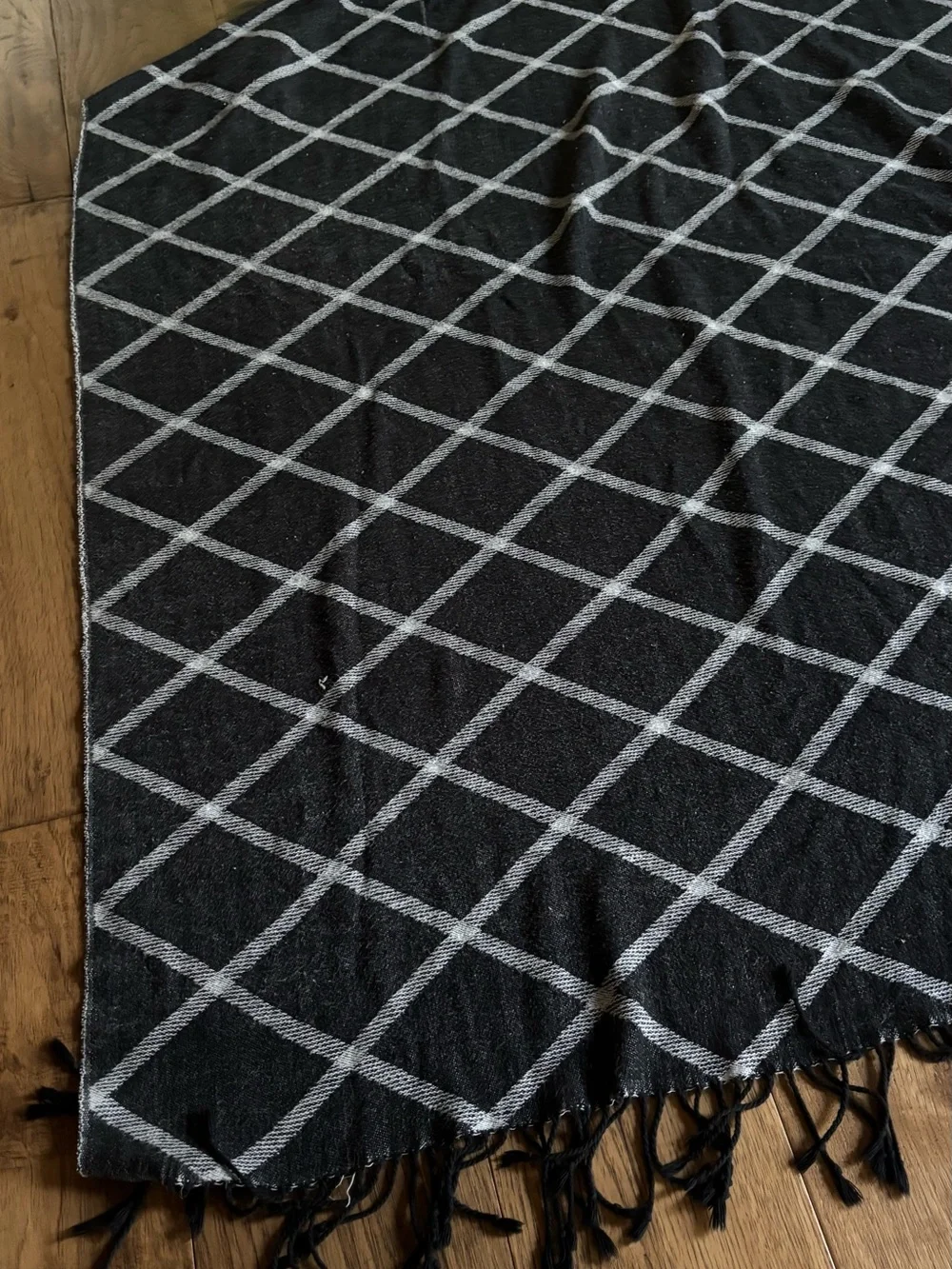Cozy Black & Gray Diamond Throw Blanket with Fringe